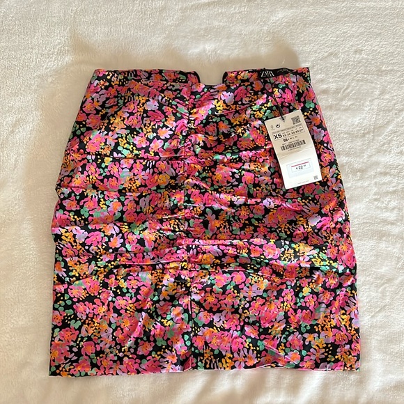 ZARA Flower Skirt - Picture 1 of 3
